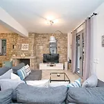 Clementine Villa